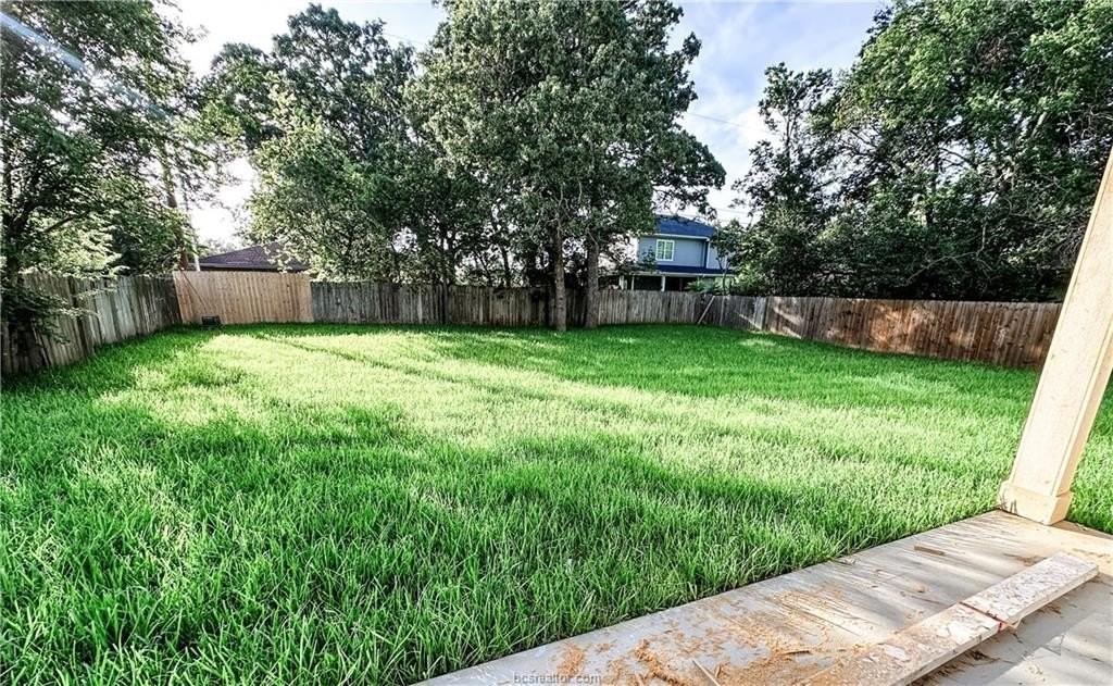 1307 Bayou Woods Dr - Photo 4 of 22