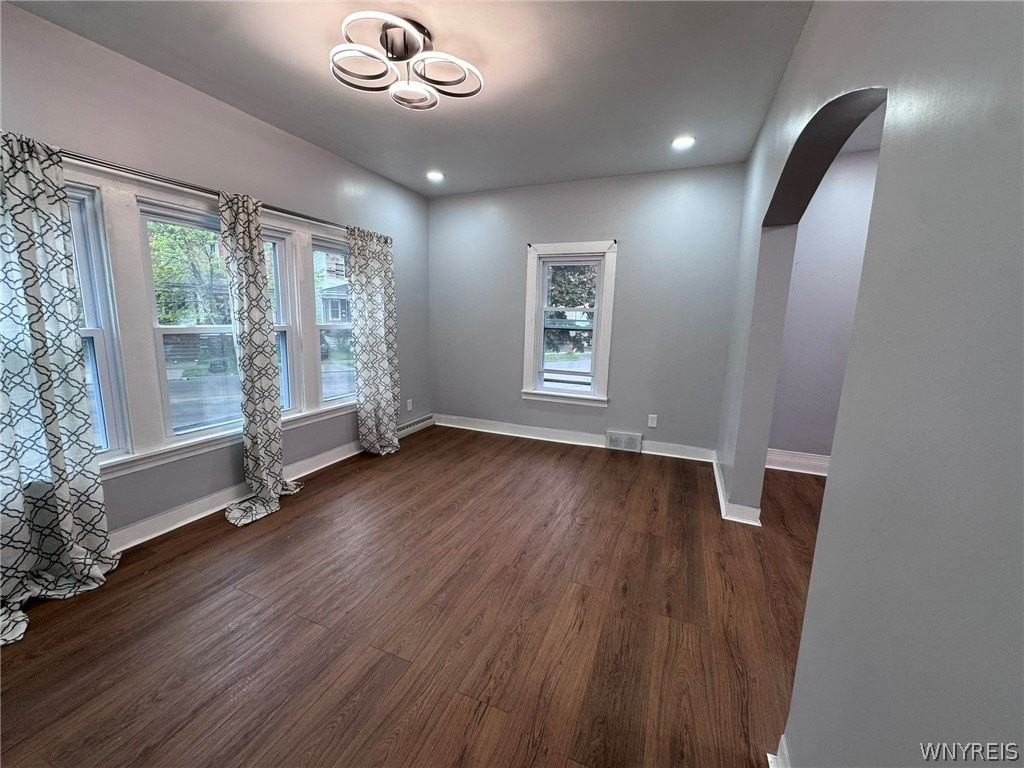 405 W Ferry St - Photo 4 of 34