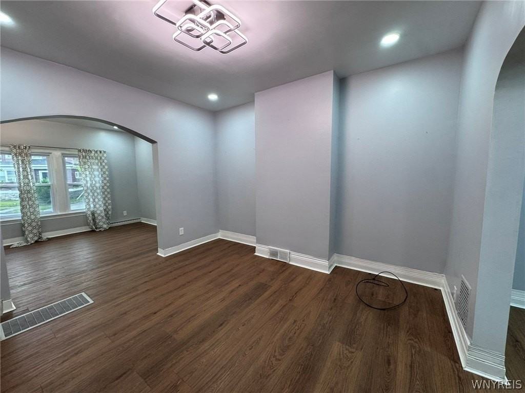 405 W Ferry St - Photo 7 of 34