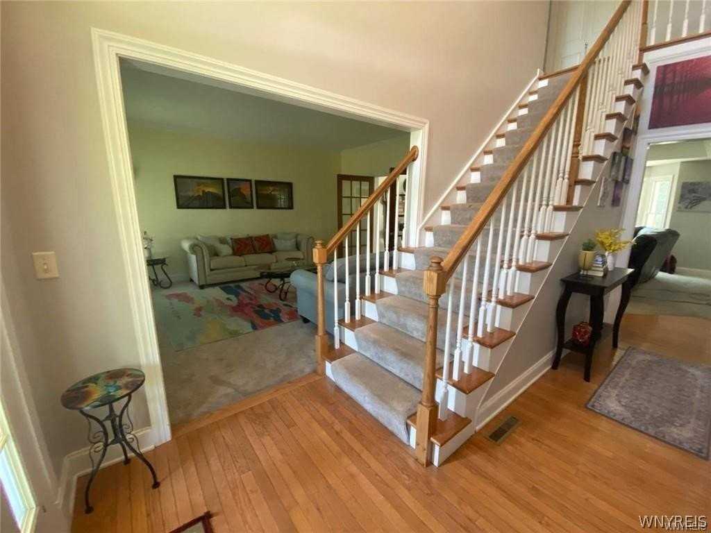 8350 Manchester Park Dr - Photo 4 of 18