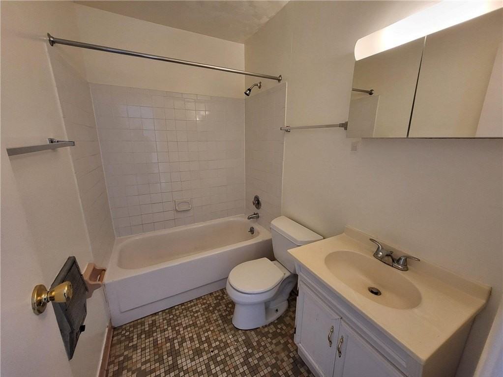 18 Langslow St #5 - Photo 7 of 7