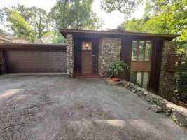 featured image of 2620 N Taylor St
