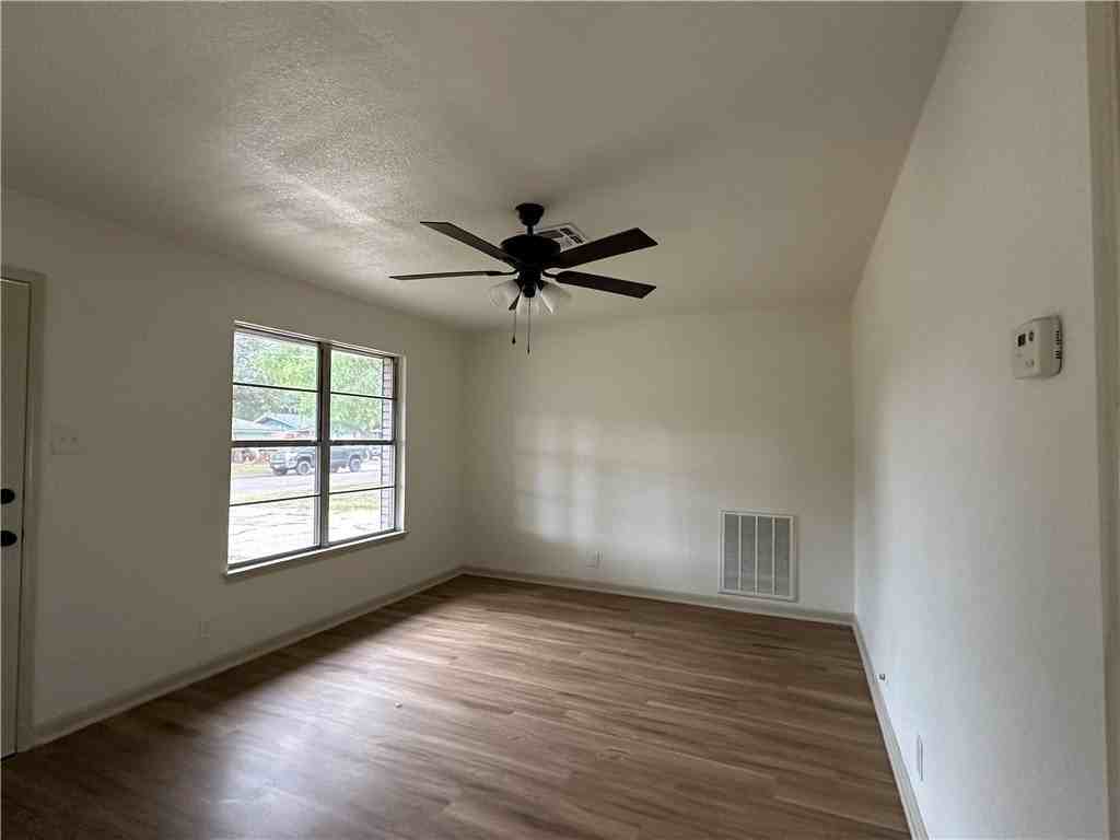 129 N Janin Cir - Photo 2 of 9