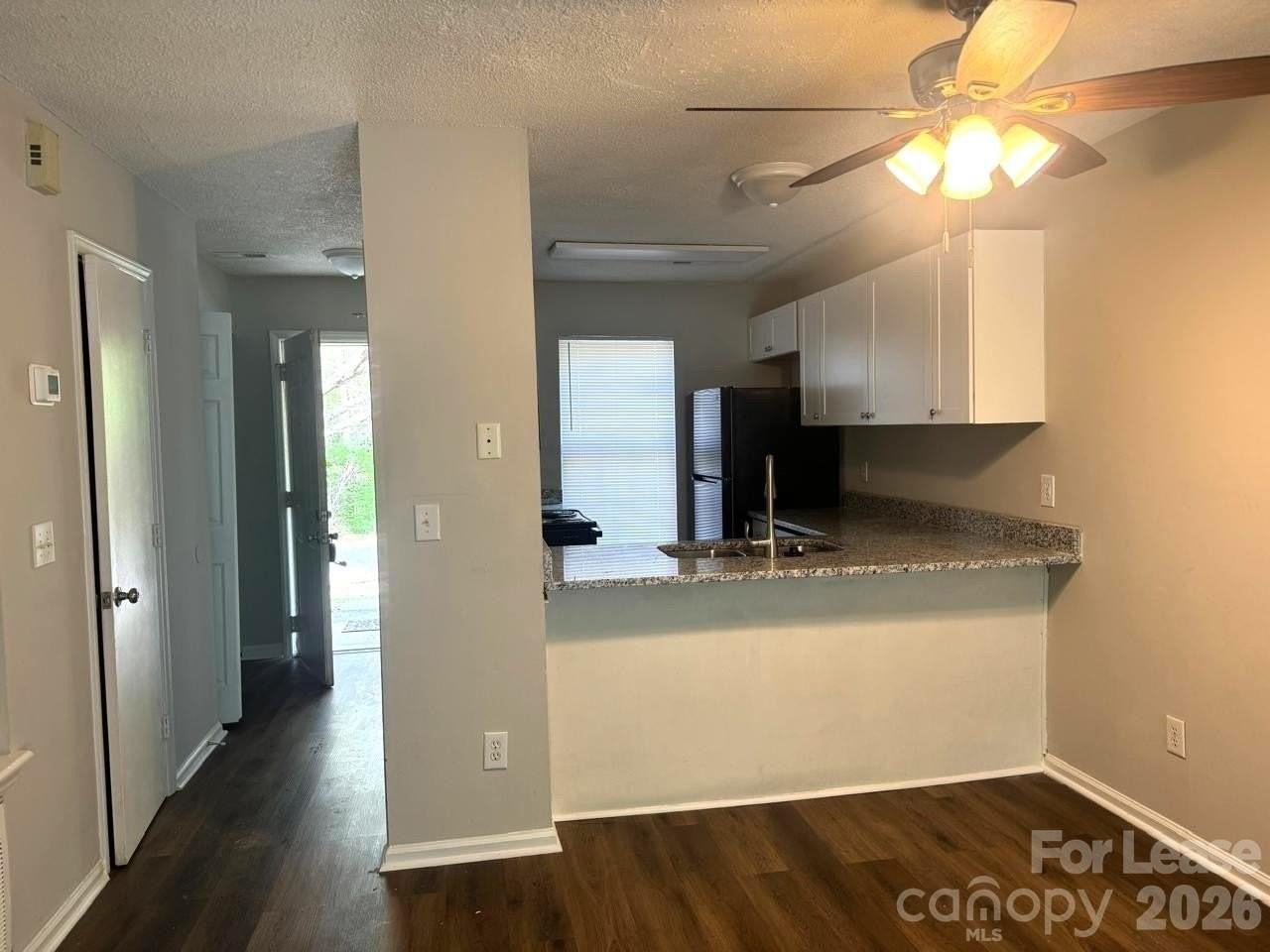 3912 Briarhill Dr - Photo 3 of 10