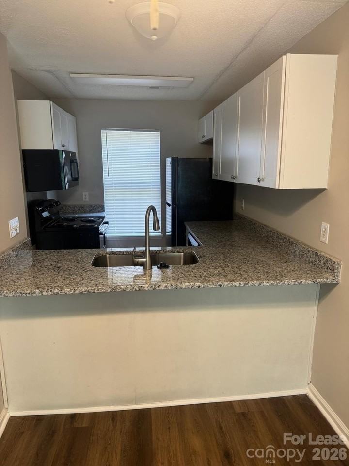 3912 Briarhill Dr - Photo 4 of 10