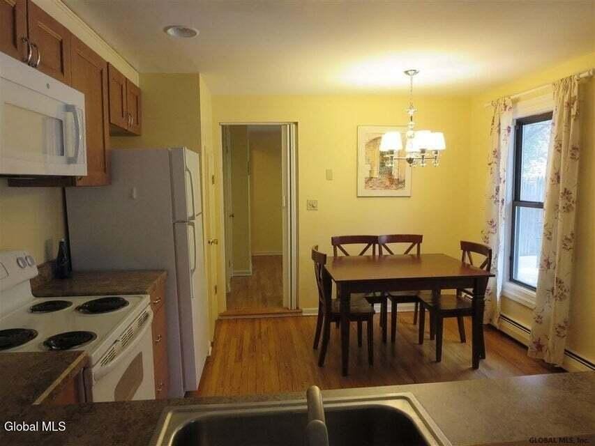23 George St #B - Photo 3 of 8