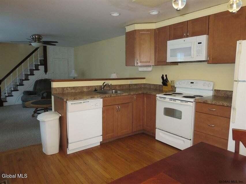 23 George St #B - Photo 4 of 8