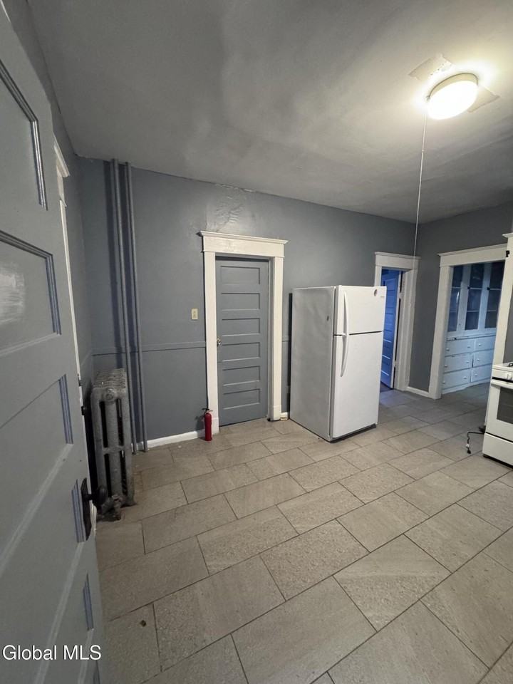 254 Sheridan Ave #2 - Photo 3 of 25