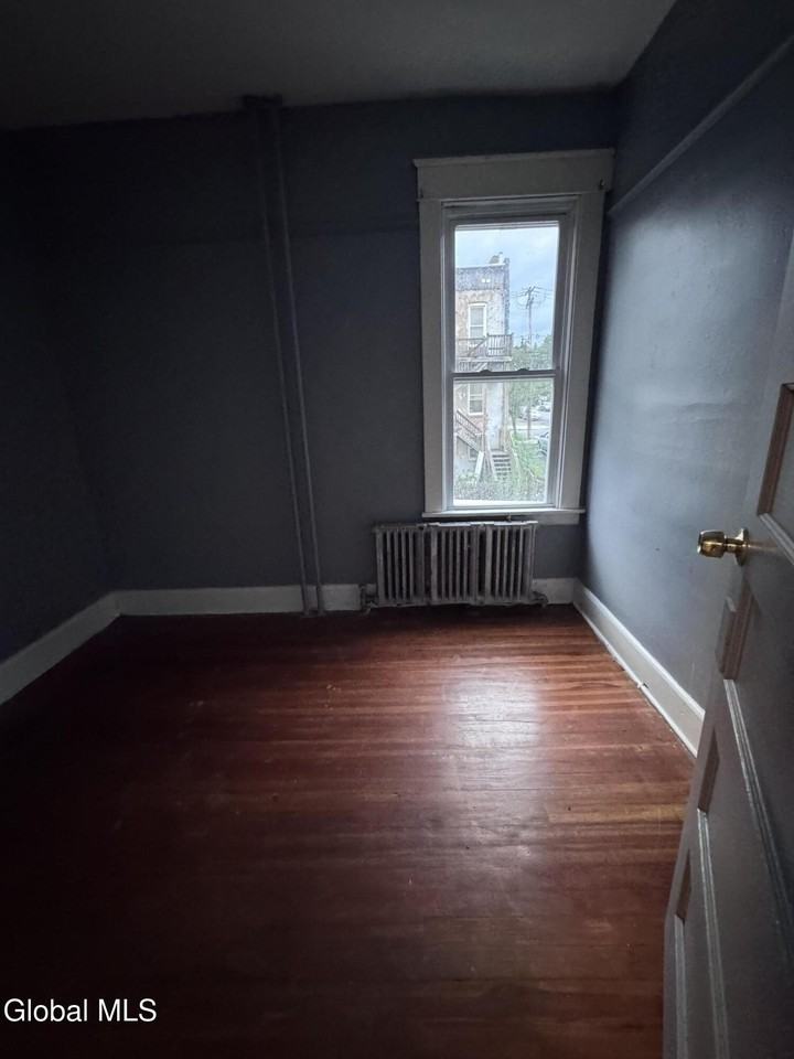 254 Sheridan Ave #2 - Photo 5 of 25