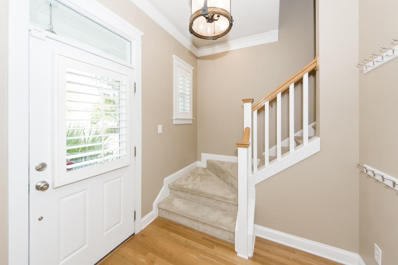 302 White Gables Dr - Photo 4 of 49