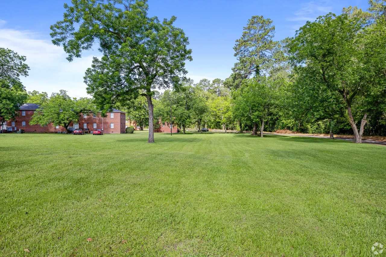 Brick Pointe Apartments - Photo 2 of 13