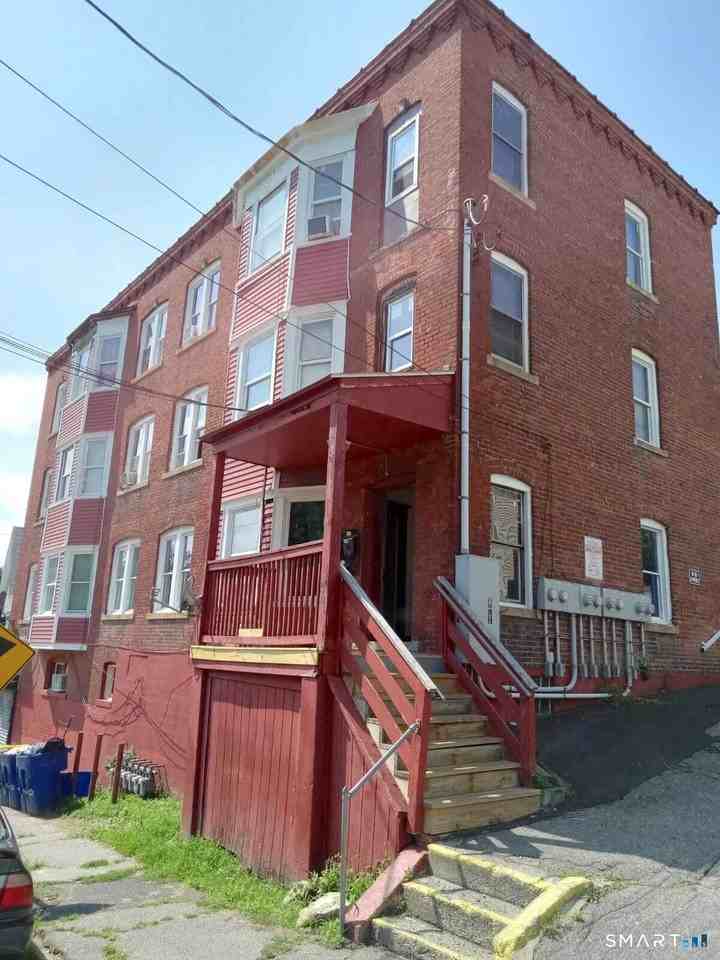 121 Lounsbury St #1W