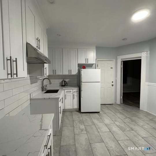 178 Clarence St #2 - Photo 6 of 8