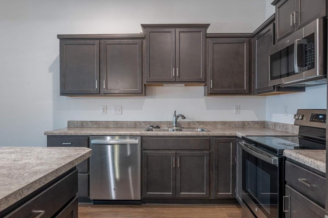 184 Old Pond Rd - Photo 4 of 22