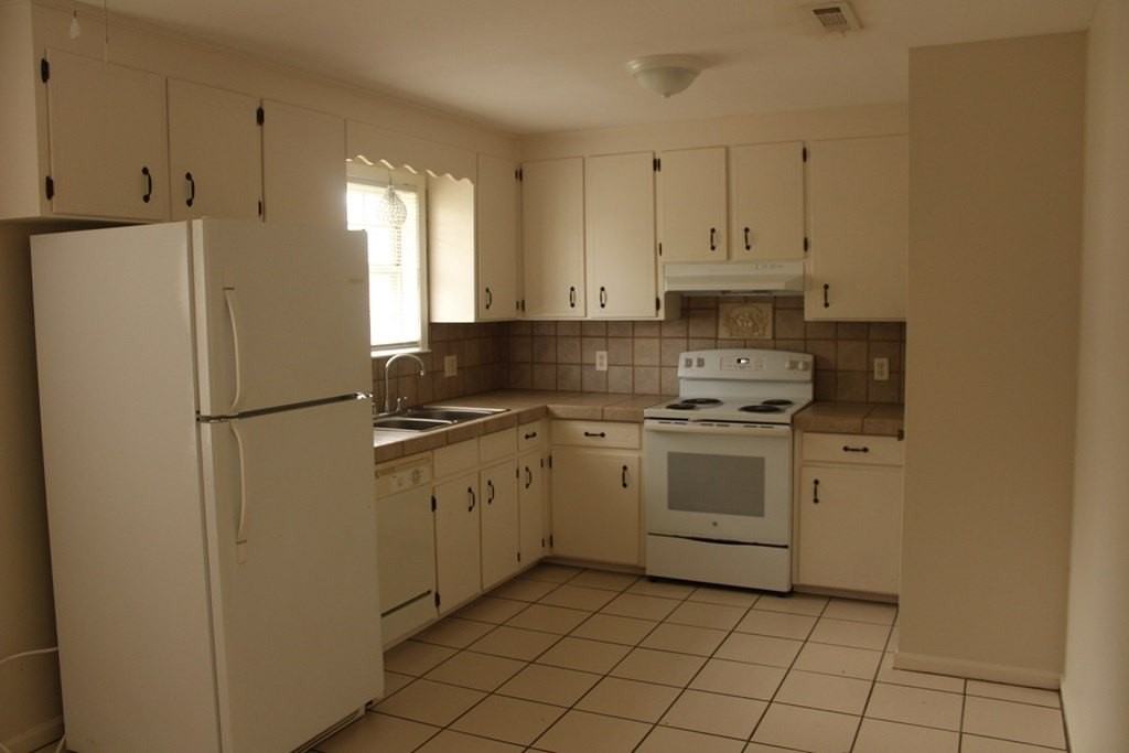 102 Greenridge Rd - Photo 3 of 9