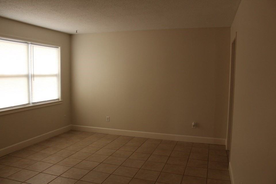 102 Greenridge Rd - Photo 4 of 9