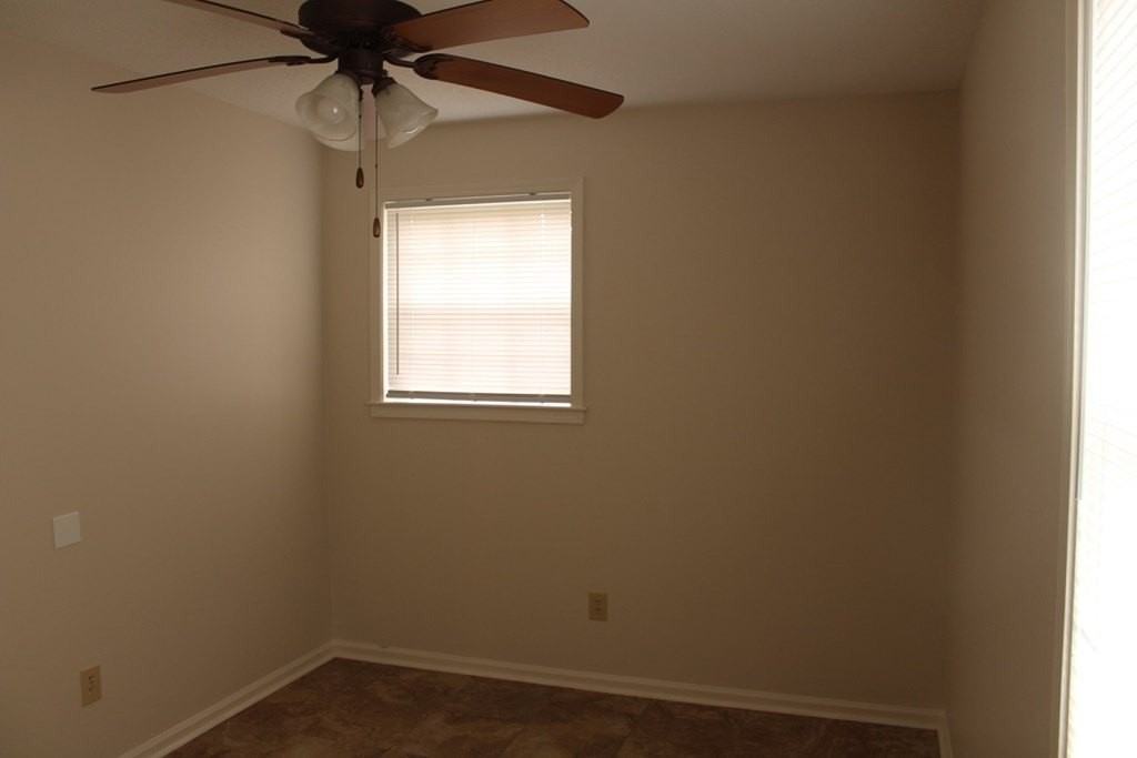 102 Greenridge Rd - Photo 6 of 9