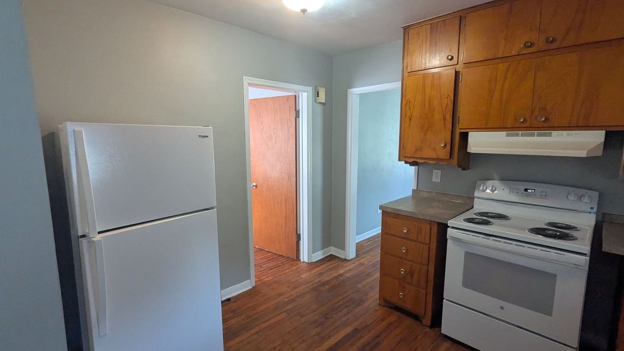 2001 City View St - Photo 3 of 10