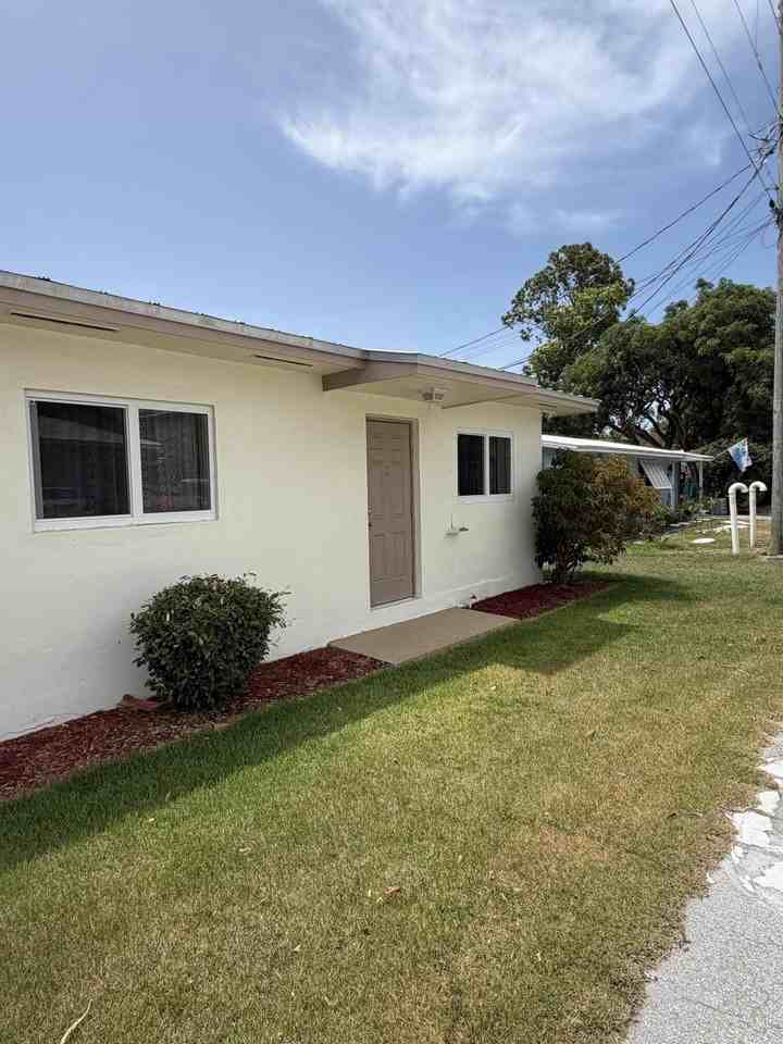 107 Rock Harbor Dr - Photo 2 of 25