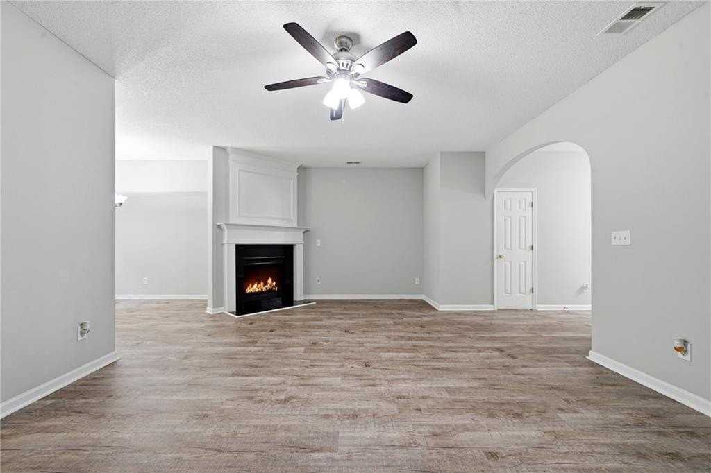 5682 Lawley Dr - Photo 6 of 38