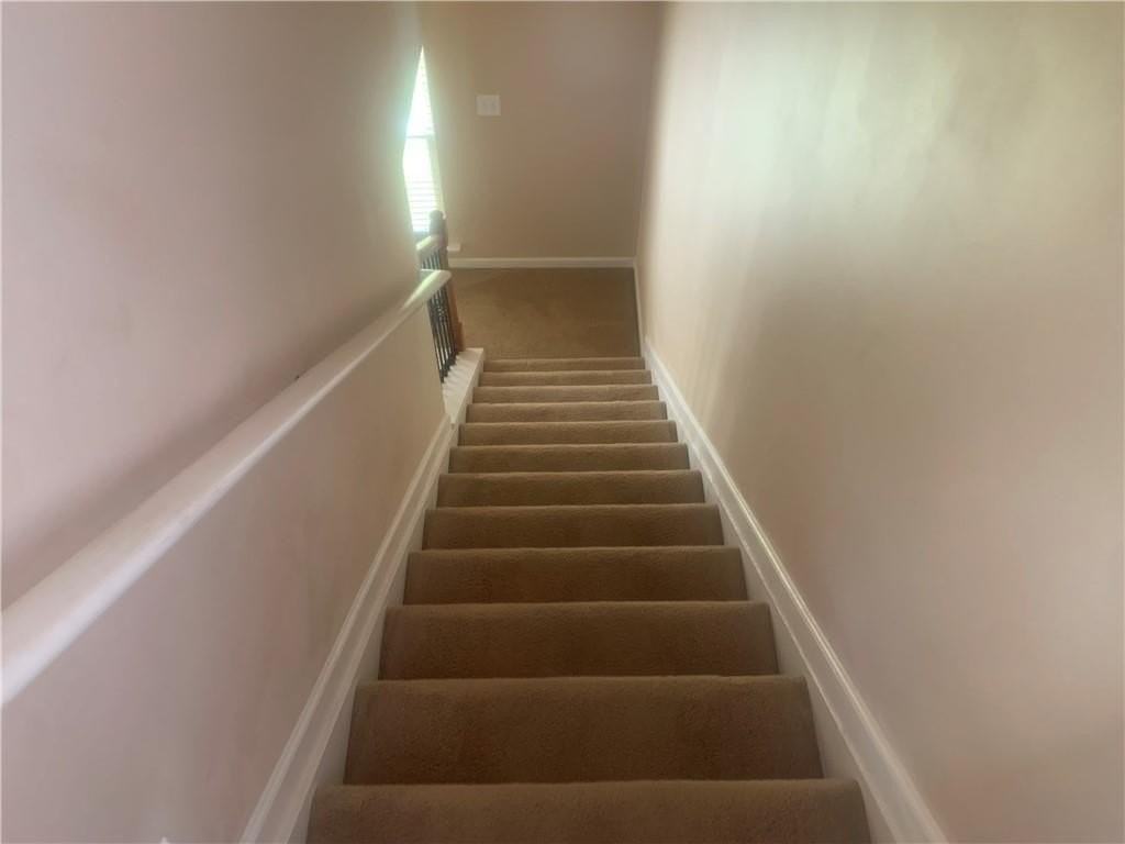 121 Creekwood Trl - Photo 4 of 17