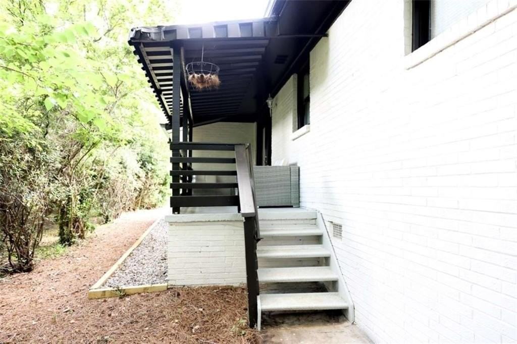 1275 Calhoun Ave - Photo 2 of 10