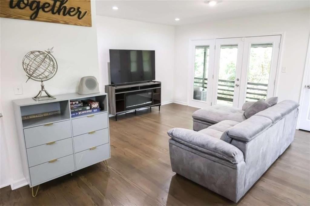 1275 Calhoun Ave - Photo 4 of 10