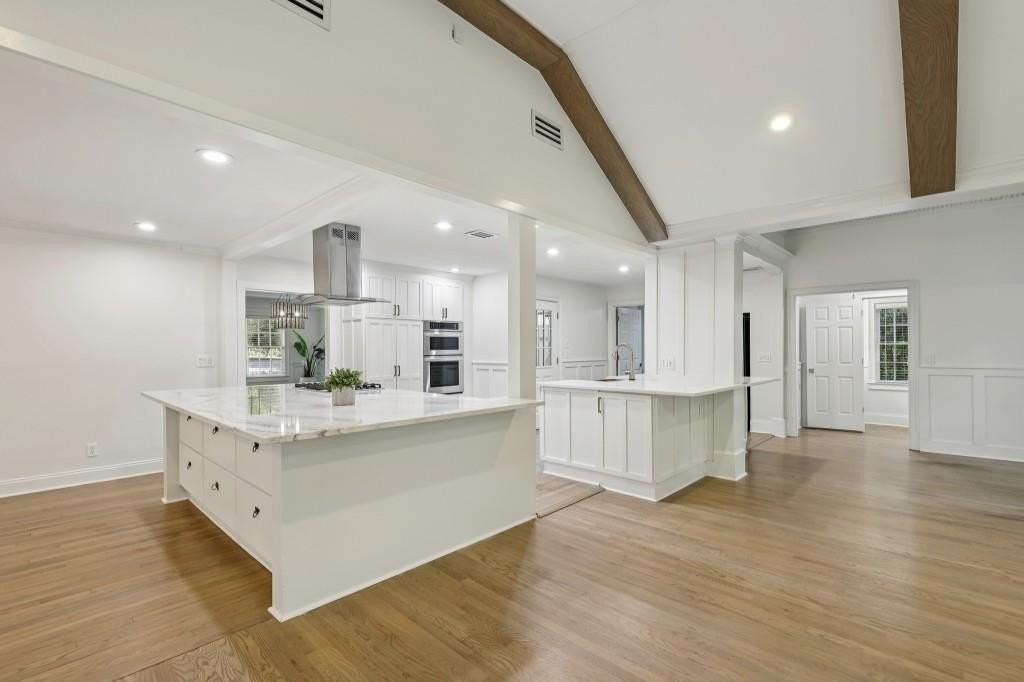 1905 Gainsborough Dr - Photo 3 of 46