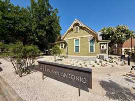 featured image of 411 W San Antonio St