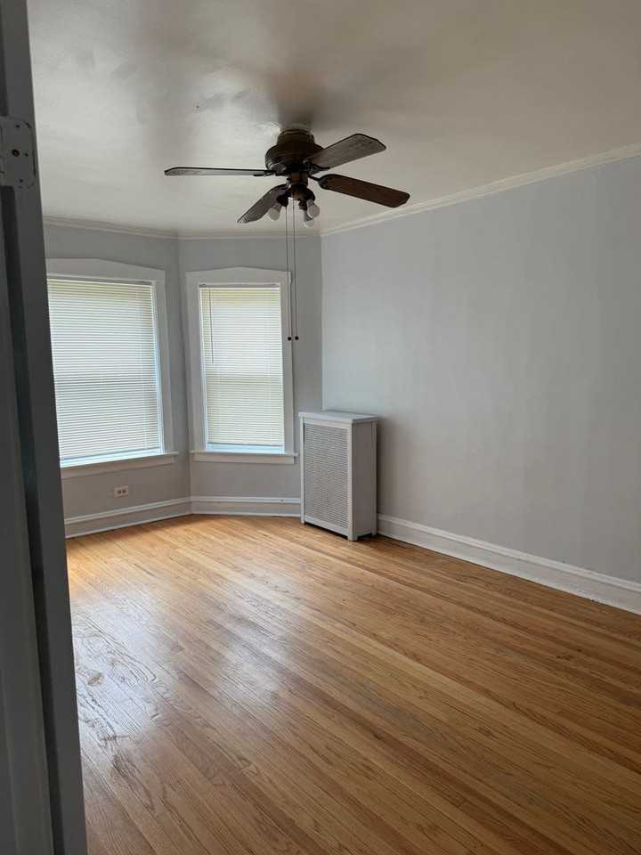 SPACIOUS 2 BEDROOM APARTMENTS AVAILABLE - Photo 2 of 12