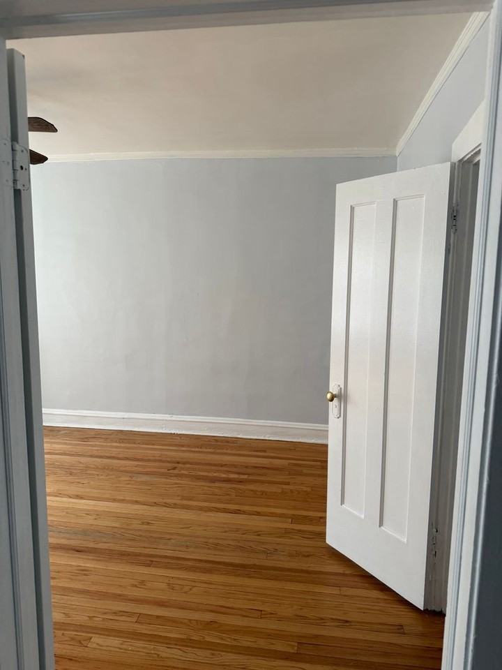 SPACIOUS 2 BEDROOM APARTMENTS AVAILABLE - Photo 3 of 12