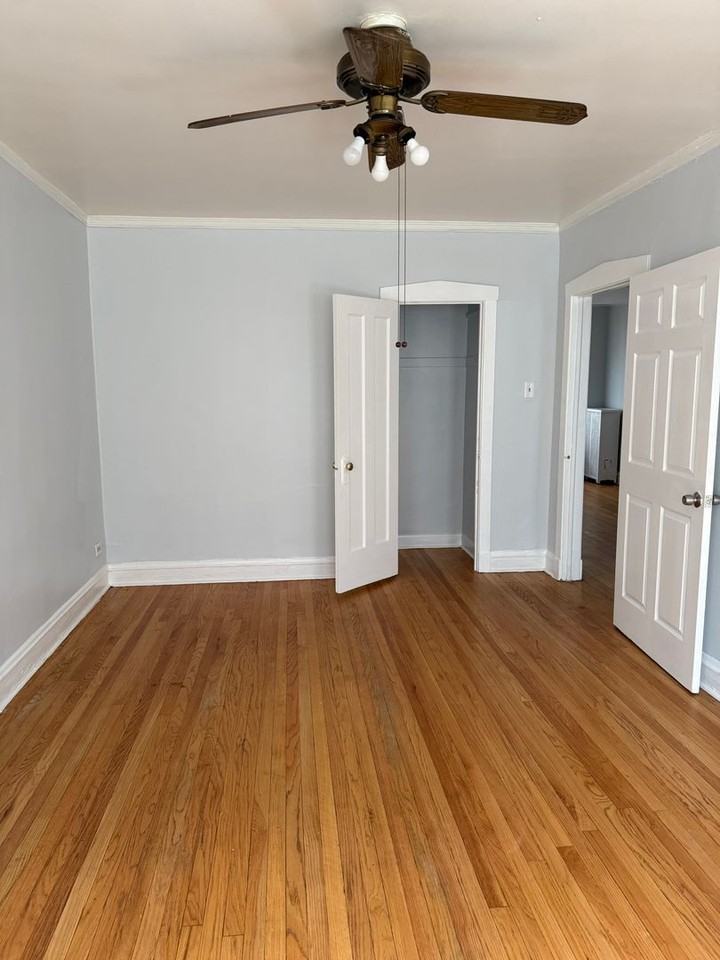 SPACIOUS 2 BEDROOM APARTMENTS AVAILABLE - Photo 4 of 12