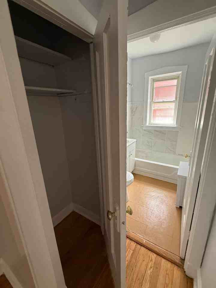 SPACIOUS 2 BEDROOM APARTMENTS AVAILABLE - Photo 6 of 12