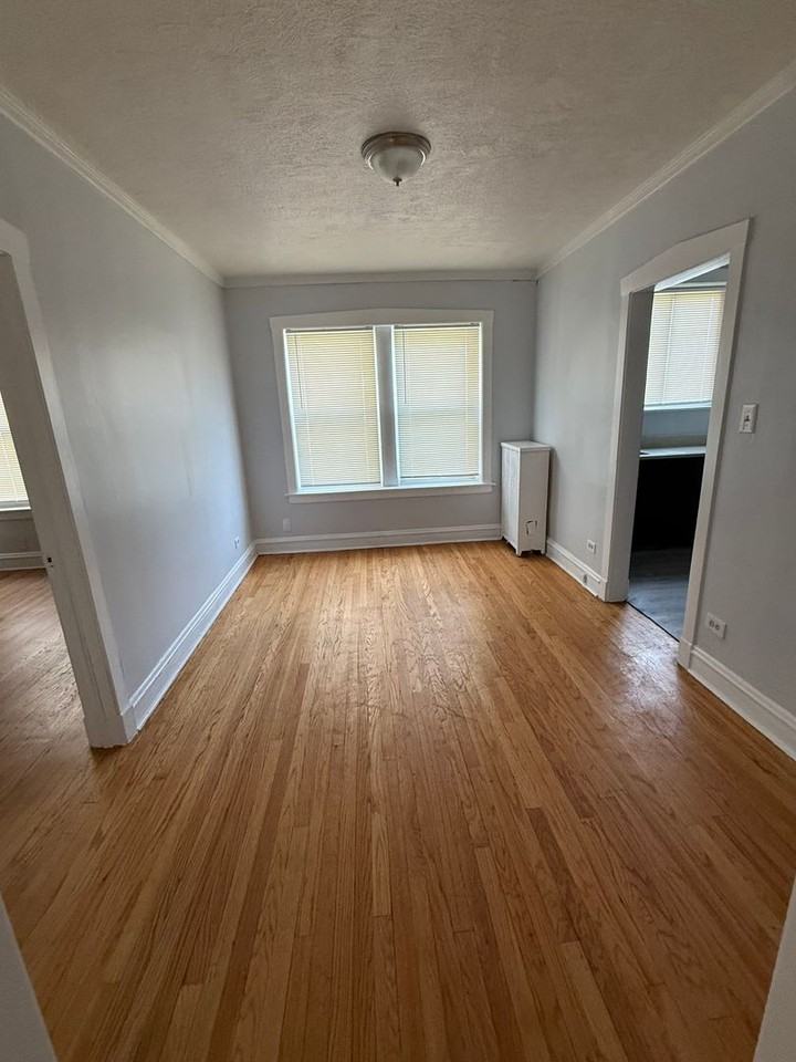 SPACIOUS 2 BEDROOM APARTMENTS AVAILABLE - Photo 7 of 12