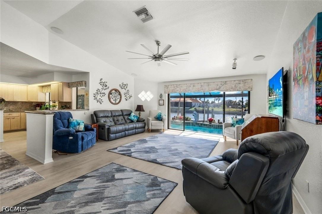 2556 Sw 28th Pl - Photo 4 of 44
