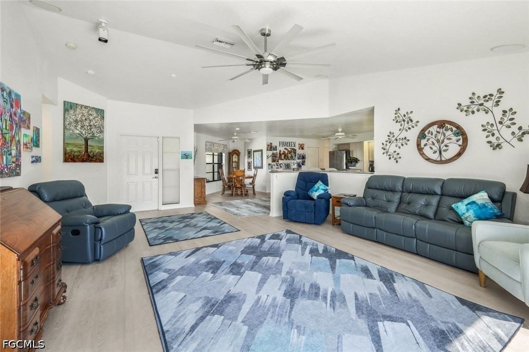 2556 Sw 28th Pl - Photo 7 of 44