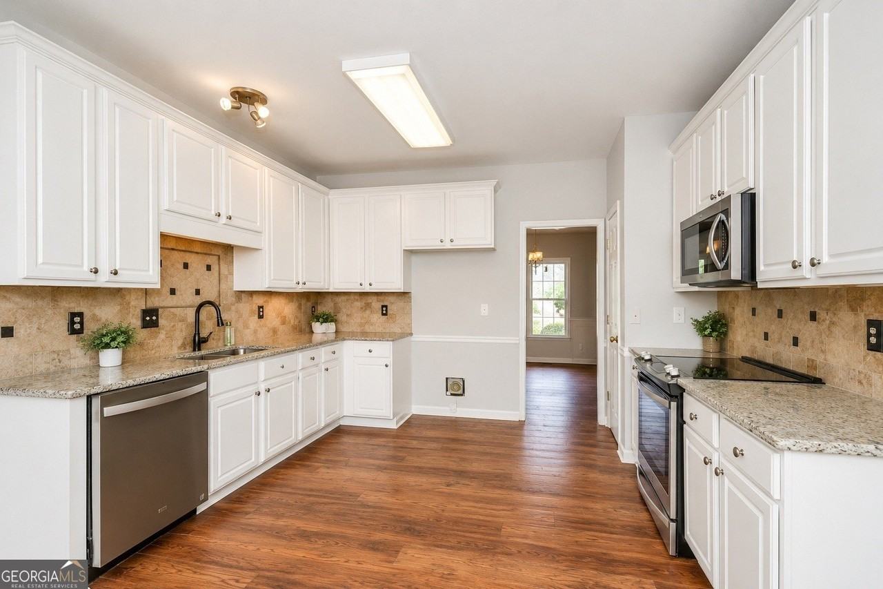 3380 Maple Terrace Dr - Photo 4 of 15