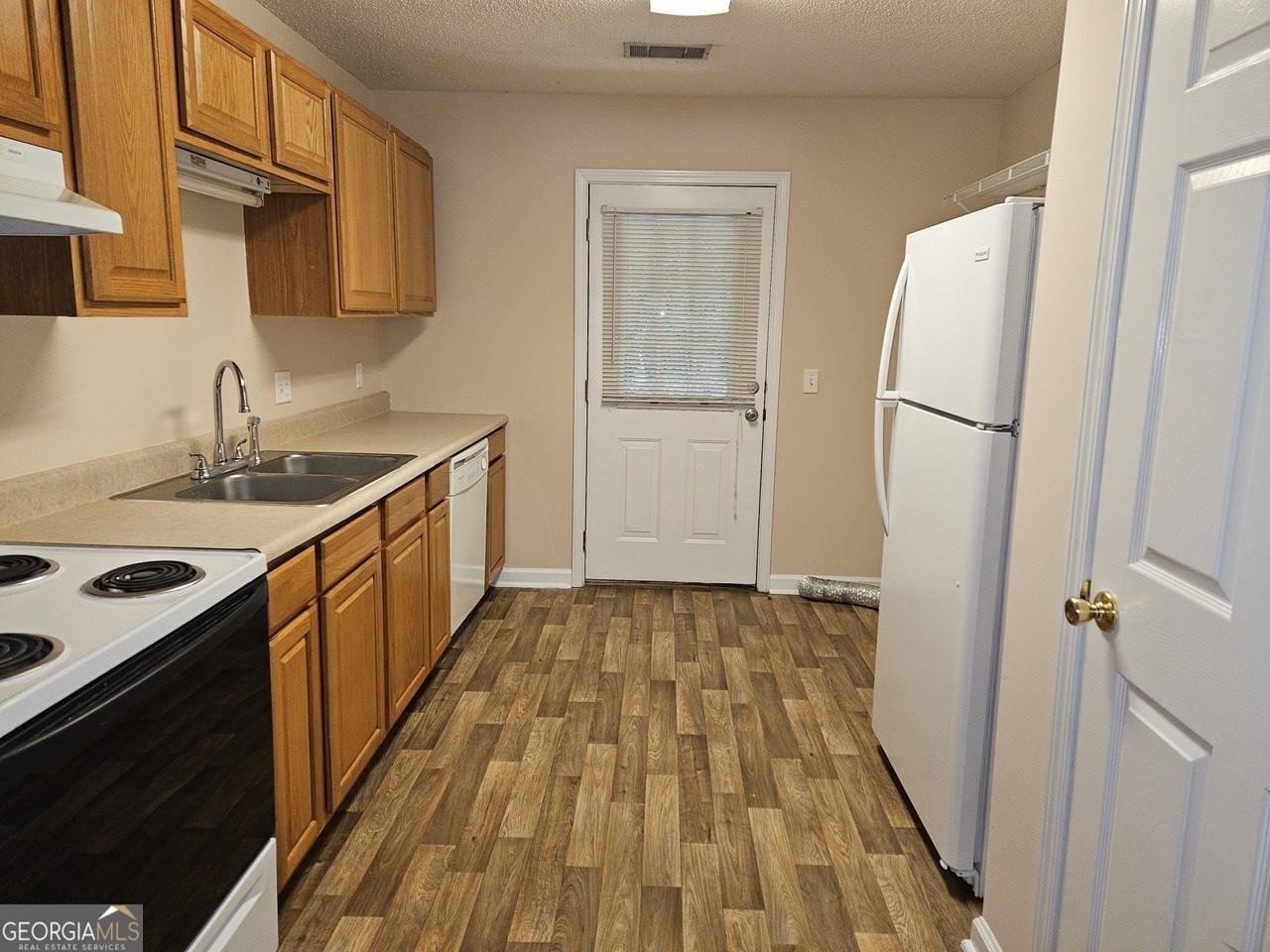 1210 Beaver Creek Dr #B - Photo 4 of 9