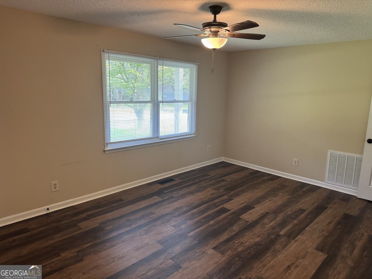 98 Pineview Dr #A - Photo 2 of 7