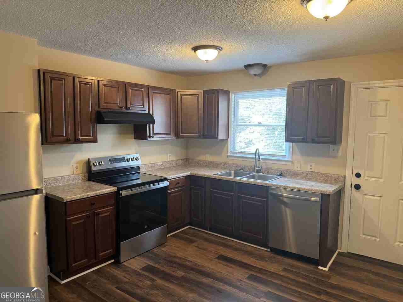 98 Pineview Dr #A - Photo 3 of 7