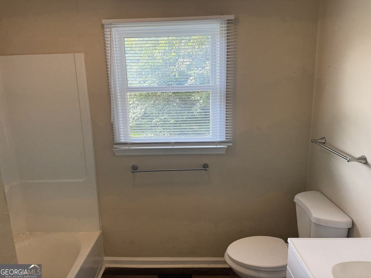 98 Pineview Dr #A - Photo 5 of 7