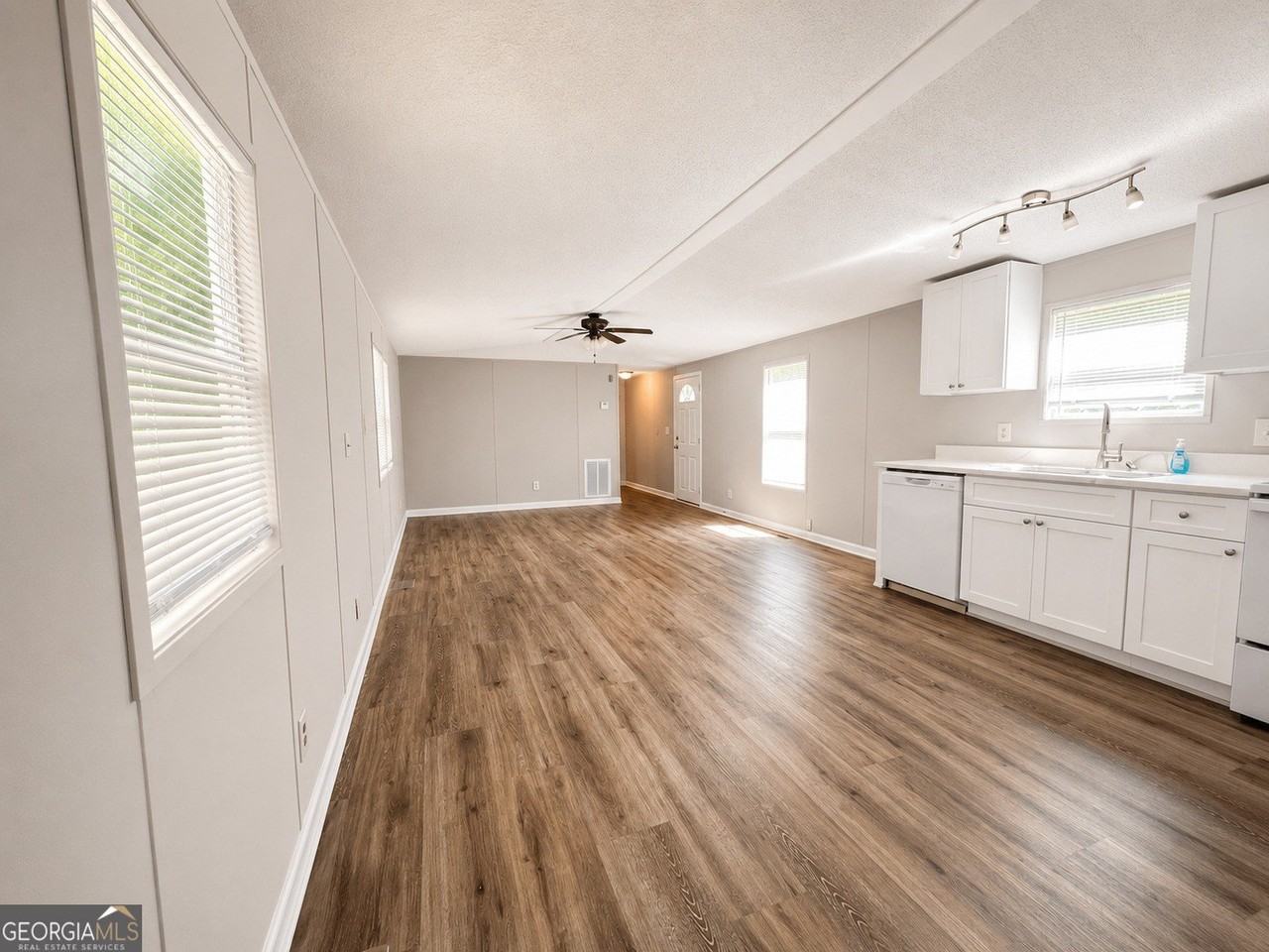 380 Browns Rd - Photo 4 of 14