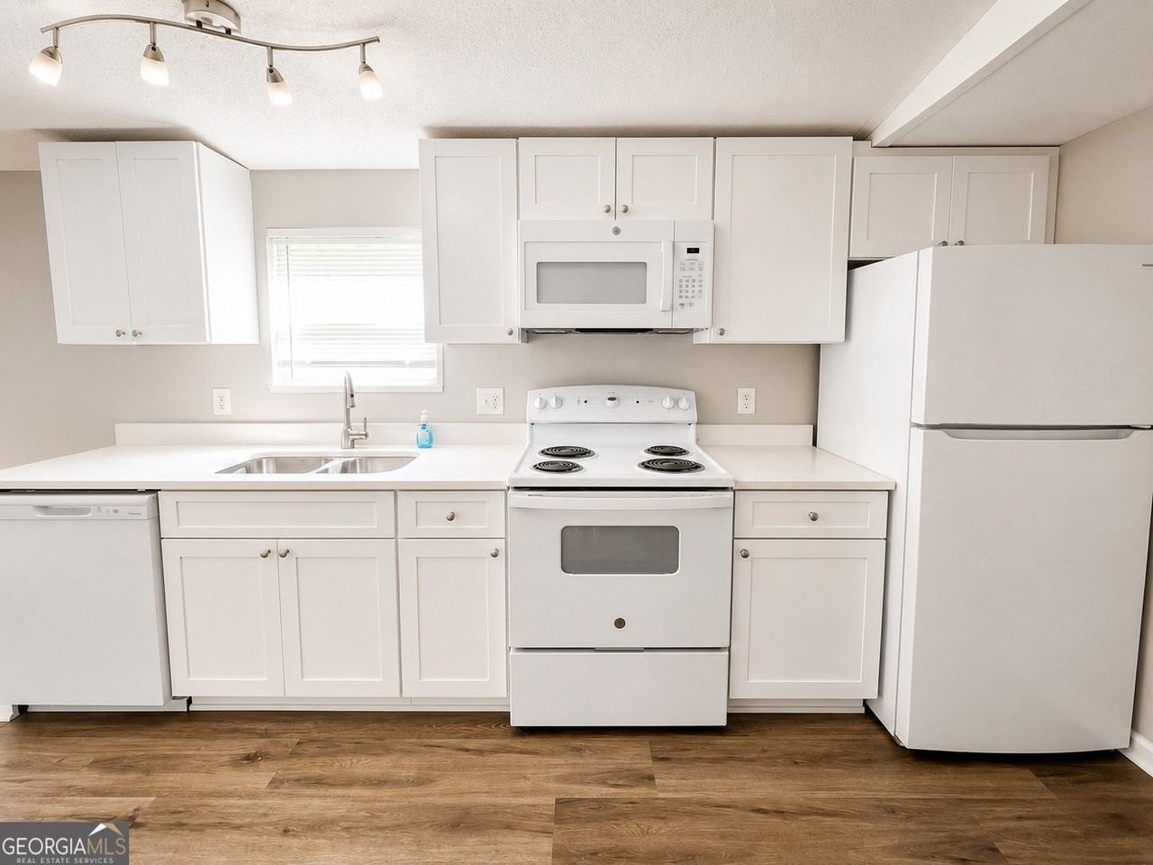 380 Browns Rd - Photo 5 of 14