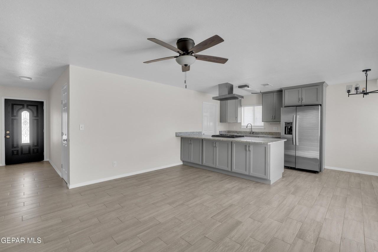 10516 Cuesta Brava Ln - Photo 4 of 35
