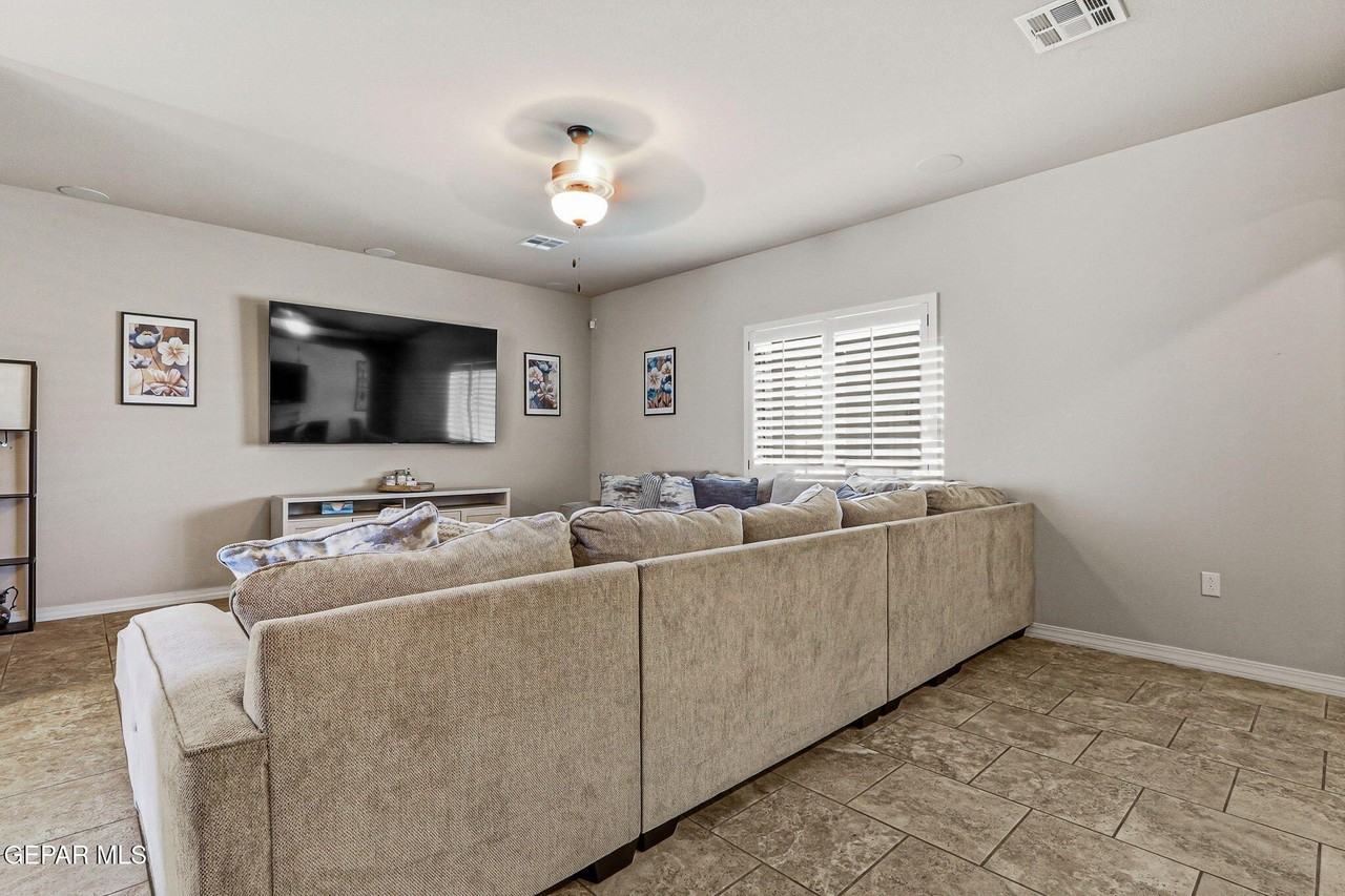 14745 Orsten Artis Ave - Photo 6 of 41