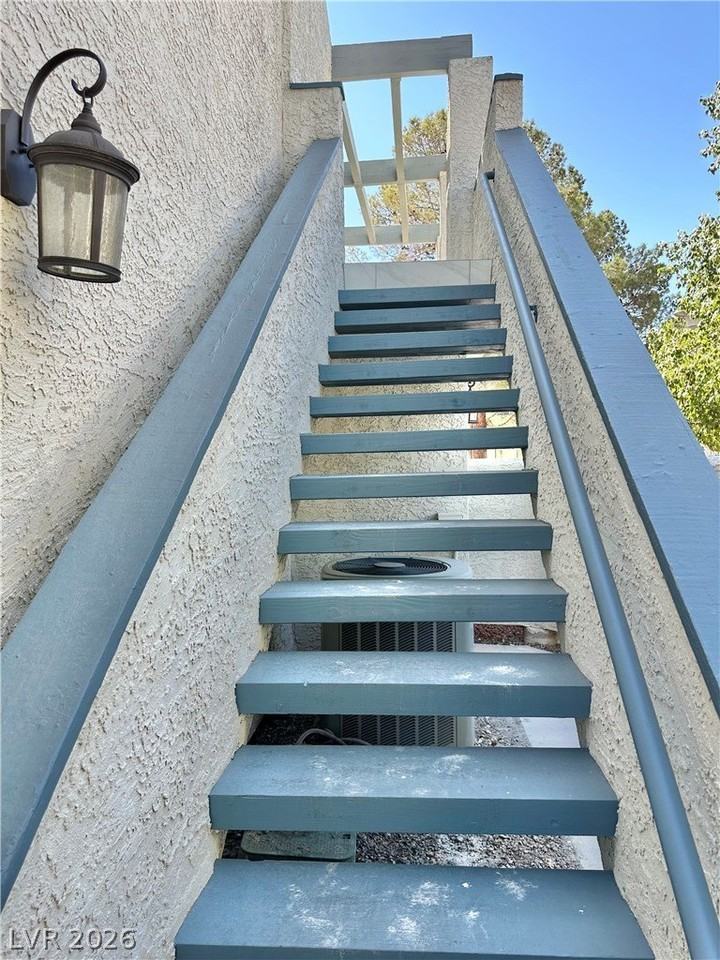 2716 Lodestone Dr - Photo 6 of 49