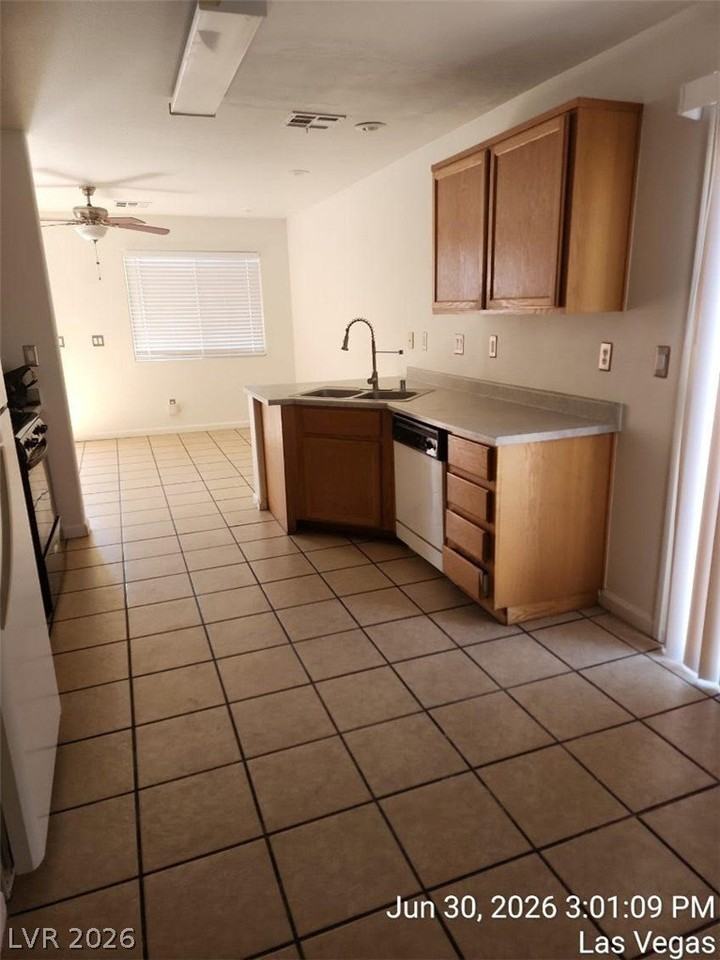 9914 Keephills St - Photo 4 of 17
