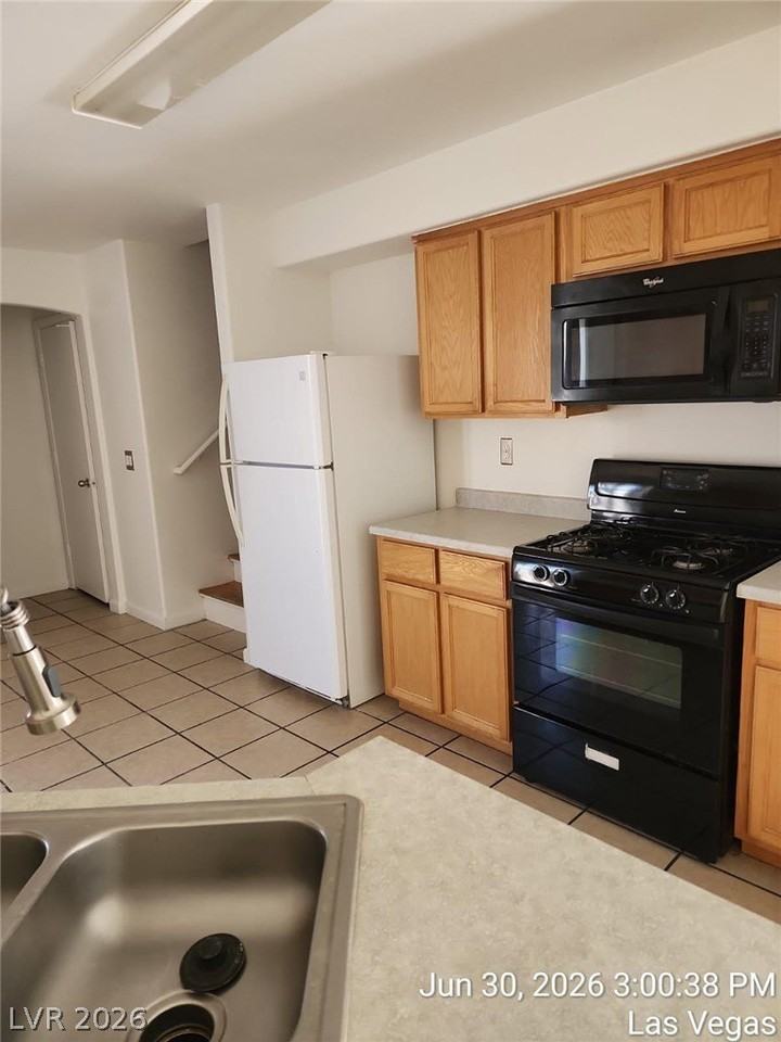9914 Keephills St - Photo 5 of 17