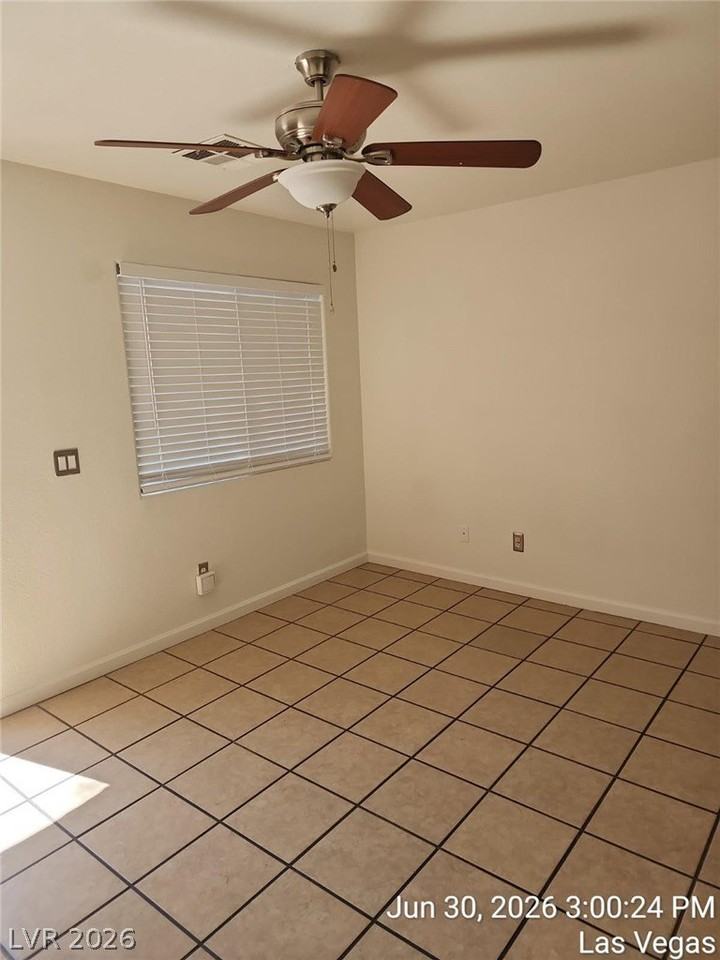 9914 Keephills St - Photo 6 of 17