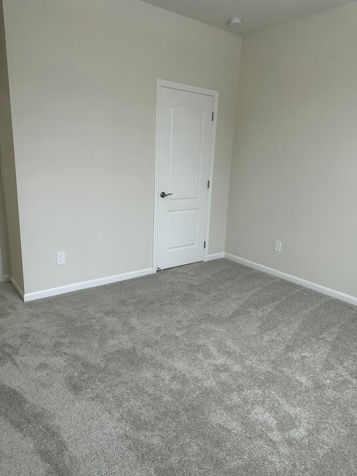 719 W Spaniel Dr - Photo 4 of 37